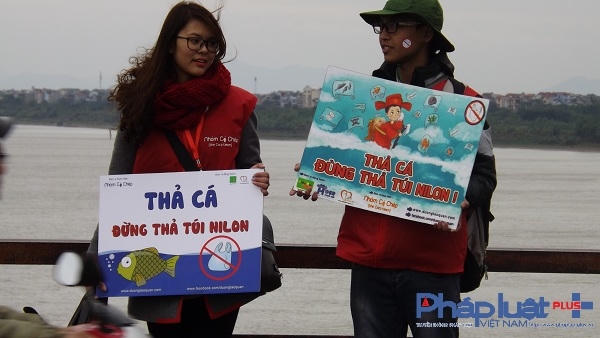 Những khẩu hiệu được tuyên truyền để giúp mọi người ý thức hơn trong việc phóng sinh cá chép.