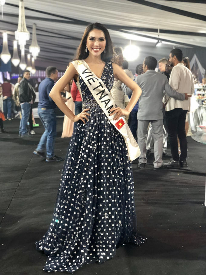 Tường Linh đoạt giải Hoa hậu được y&ecirc;u th&iacute;ch nhất v&agrave; v&agrave;o b&aacute;n kết Miss Intercontinental 2017