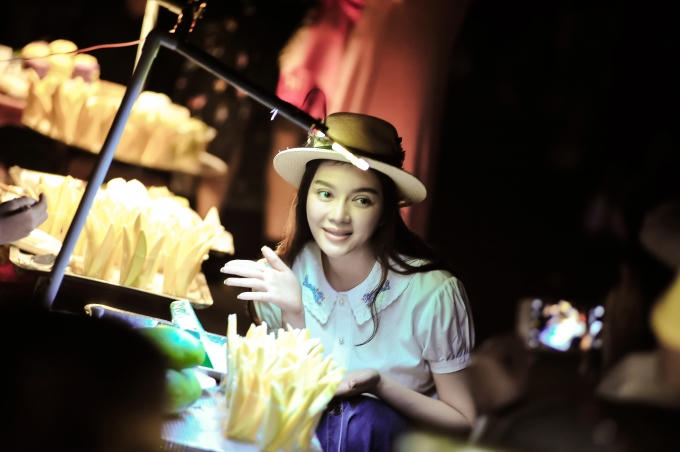 Xa Thi Mạn, Lý Nhã Kỳ bị bắt gặp đi chơi ở Hội An