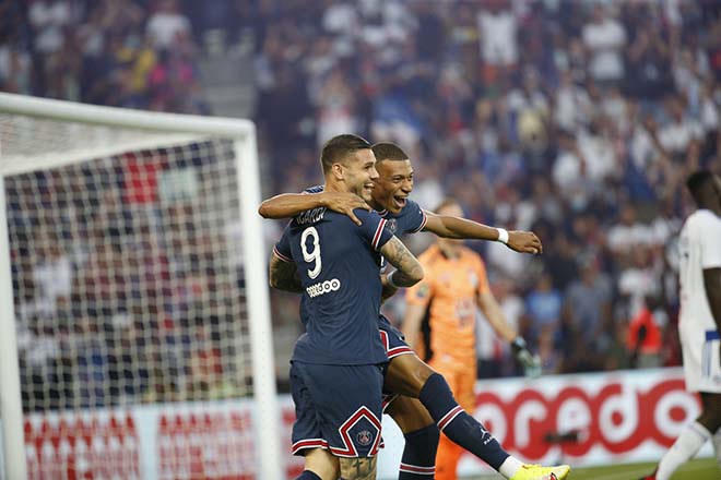 Mbappe ghi bàn ở phút 25 giúp PSG dẫn trước 2-0.