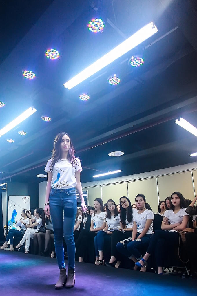 Nghề mẫu: Đằng sau những sải bước trên sàn catwalk