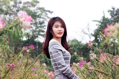 Nữ cử nh&acirc;n xinh đẹp t&igrave;nh nguyện nhập ngũ