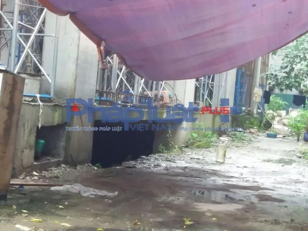 Một lối vào khu vực tầng hầm.