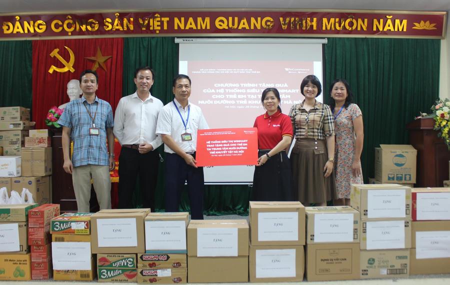 WinCommerce trao tặng các phần quà thiết yếu cho trẻ em tại Trung tâm nuôi dưỡng trẻ khuyết tật Hà Nội