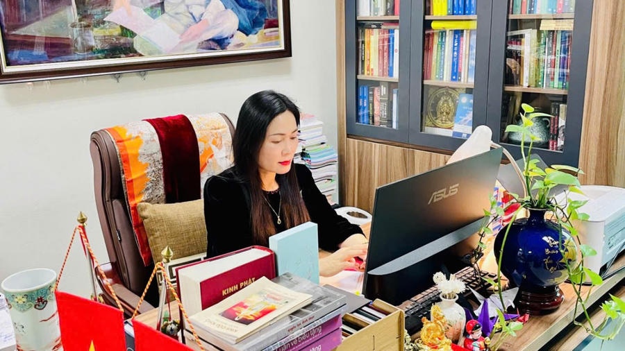 Ths. Bùi Thị Thu Hằng - Phó Giám đốc phụ trách NXB Tri Thức.
