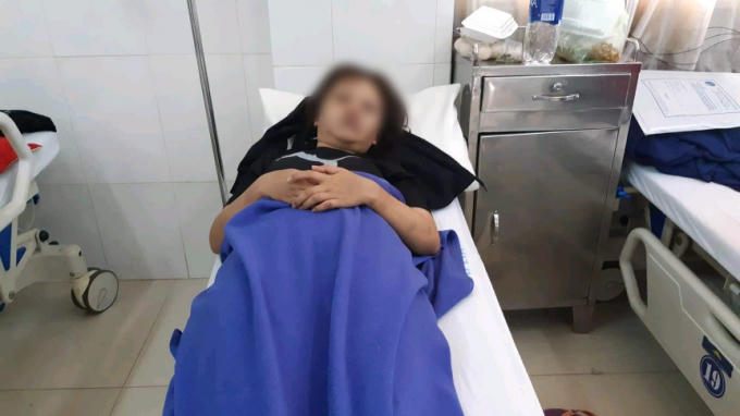 Nữ nạn nhân may mắn thoát khỏi những đòn tra tấn của ông chủ chuyên "điều đào"