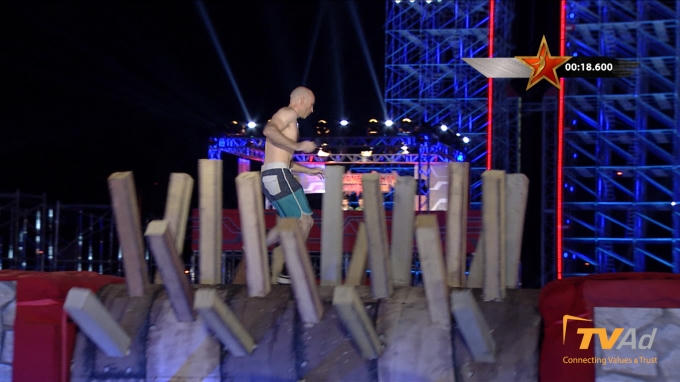 Anh cũng là người đầu tiên ở Mỹ dựng lên những thử thách riêng để tập Sasuke.