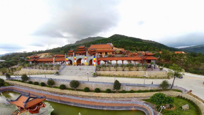 Chùa mới có đặc trưng của các ngôi chùa Bắc Bộ, gồm 3 gian bái đường, 1 gian hậu cung, gồm có các ban thờ Phật, thờ Mẫu và Đức Ông (Ảnh: Khám phá Việt Nam).