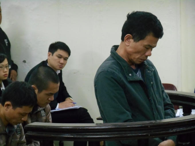 Bị cáo Đào Xuân Sơn trước vành móng ngựa (Ảnh: Nguyễn Xinh)