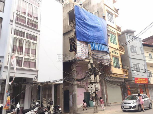 - Nhà ông Lê Mạnh Hùng ( tầng 1), bà Huyền và ông Hoàng (tầng 2) số 18 ngõ 139 – thu hồi hết sau đó hợp thửa với nhà bên trong.
