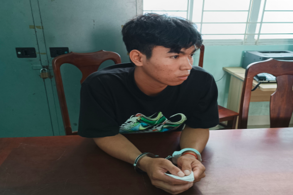 Đối tượng Lâm Văn Kim tại cơ quan Công an. Ảnh: Công an Kiên Giang.