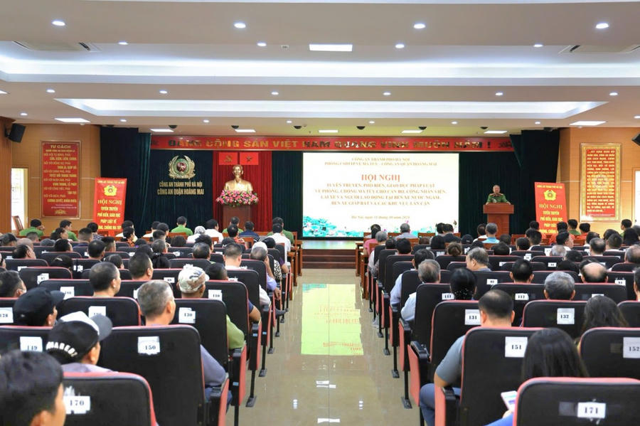 Hội nghị tuyên truyền, phổ biến, giáo dục, pháp luật về phòng, chống ma tuý cho cán bộ, công nhân viên, lái xe và người lao động tại bến xe Nước Ngầm, bến xe Giáp Bát và các khu vực lân cận.
