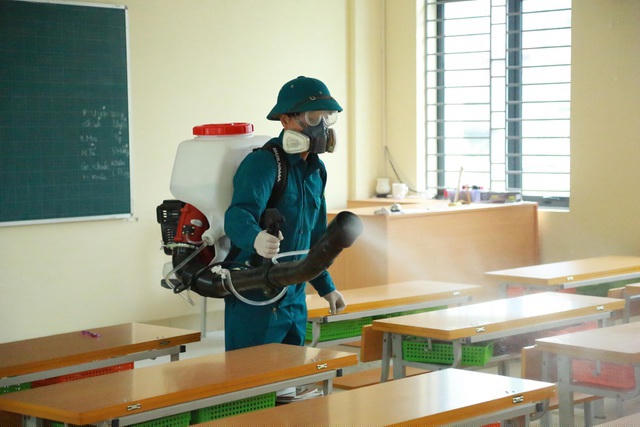 Các tỉnh đã chỉ đạo quyết liệt việc phun trùng khử khuẩn trường học.