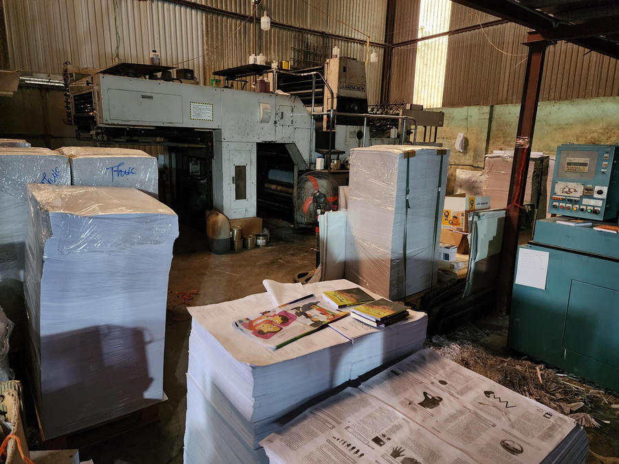 Cơ quan công an xử lý vụ buôn bán số lượng lớn các loại sách không có nguồn gốc xuất xứ.