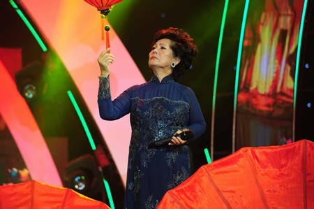Bảo Yến h&aacute;t Đ&ecirc;m t&acirc;m sự t&ocirc;n vinh Tr&uacute;c Phương