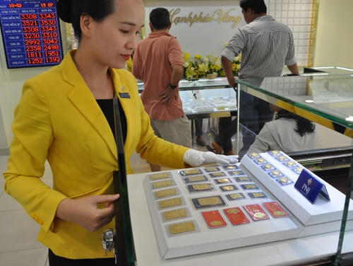 H&ocirc;m nay ng&agrave;y 19/3, gi&aacute; v&agrave;ng giảm 50.000 ngh&igrave;n đồng/lượng (Ảnh Thanh Huyền)