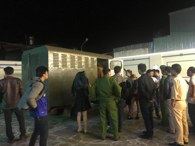 Các đối tượng được đưa về trụ sở Công an " Test" ma túy.