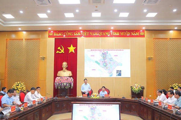 Quang cảnh buổi làm việc.