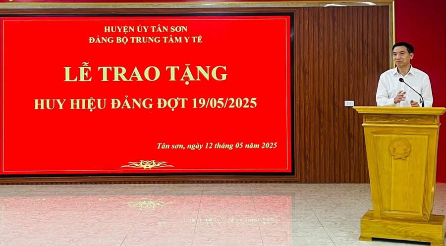 Ông Trần Khắc Thăng phát biểu, chỉ đạo.
