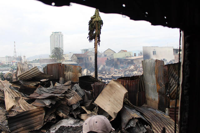 Sáng 18/1, PV Dân trí gi nhận nhiều người dân đã bật khóc nức nở trước cảnh tượng kinh hoàng này.