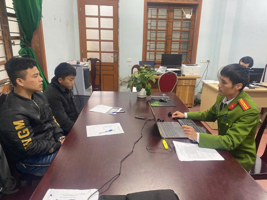 Mai Gia Huy và Nguyễn Hải Công bị Công an Xã Tiên Điền bắt giữ - Ảnh Công an Hà Tĩnh.