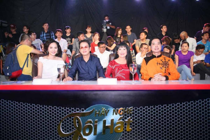 Ngoài giám khảo chủ đề quen thuộc Phương Dung, Đức Huy; Hãy nghe tôi hát tập 4 còn đón chào Á hậu Đại Dương 2014 Hà Thu và MC – nhà báo Minh Đức trong vai trò giám khảo khách mời. Chương trình do Đài Phát thanh truyền hình Vĩnh Long và Jet Studio phối hợp thực hiện. (Ảnh: DL Duy, Lý Võ Phú Hưng)