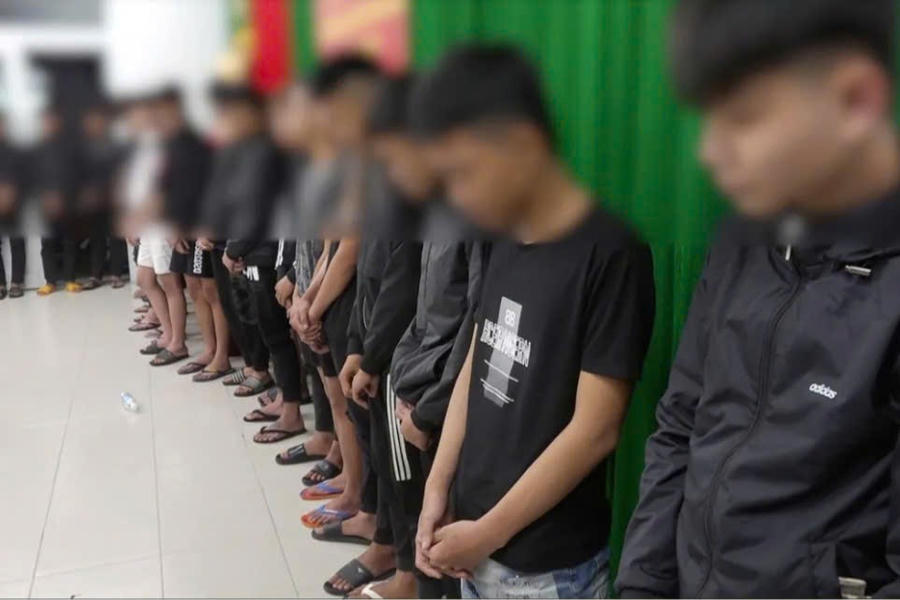 Công an tỉnh Khánh Hòa tạm giữ những đối tượng liên quan vụ hỗn chiến. Ảnh: Ν.Χ