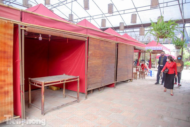 Mặc dù đã bước sang đầu năm mới nhưng những gian ở đây lại vắng bóng ông đồ.