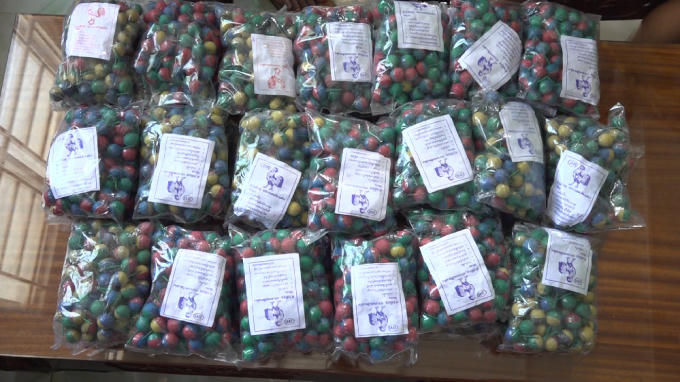 Huy khai mua 4.000 viên pháo trên mạng xã hội rồi đem về nhà bạn gái cất giấu.