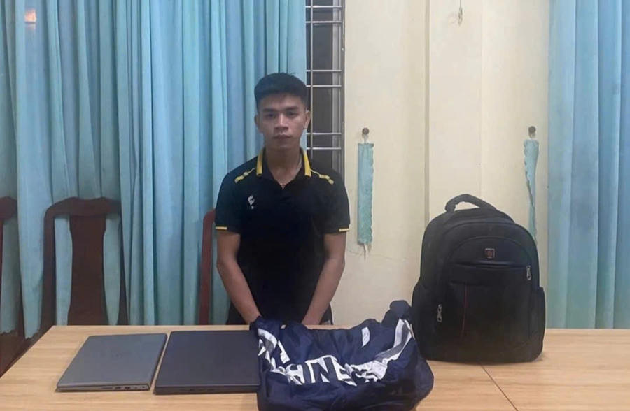 Đối tượng Phan Hoàng Bảo Nam tại cơ quan công an. Ảnh: Đức Nguyễn