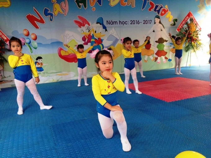 Khởi đầu năm học 2016 - 2017 bằng những tiết mục văn hóa văn nghệ sôi động của các cháu, hi vọng một năm đầy khởi sắc.