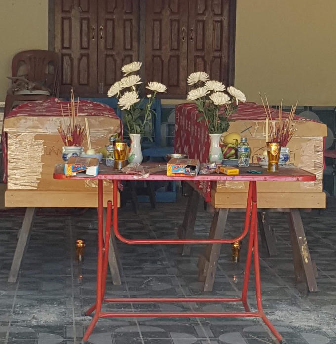 Thi thể hai nạn nhân đang được đặt tạm tại nhà thờ ở Lào chờ người thân sang nhận.