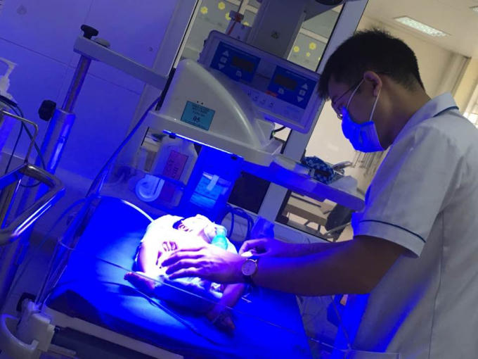Cả hai trường hợp đều nhập viện trong tình trạng vàng da toàn thân. Ảnh: BVCC