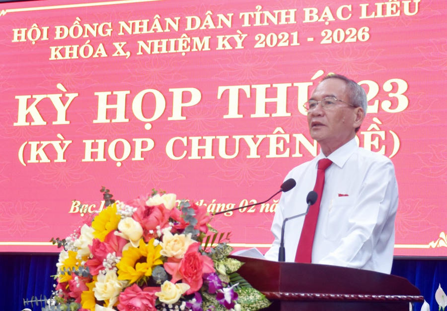 Ông Lữ Văn Hùng - Ủy viên BCH TW đảng, Bí thư Tỉnh ủy, Chủ tịch HĐND tỉnh (Trưởng Đoàn ĐBQH) phát biểu chỉ đạo tại Kỳ họp.