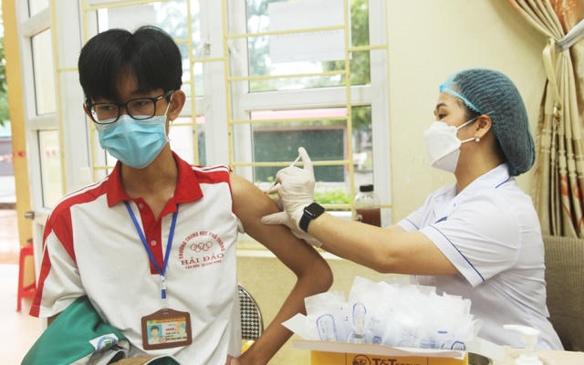 Ngày đầu tiên triển khai tiêm vắc xin cho trẻ từ 5 đến dưới 12 tuổi