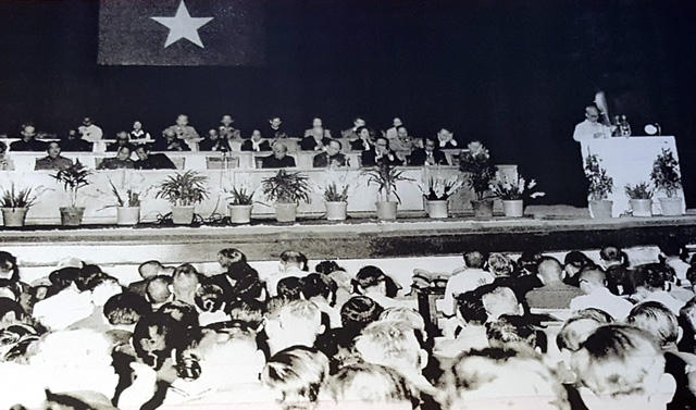 Ngày 27/3/2964, Chủ tịch Hồ Chí Minh triệu tập Hội nghị Chính trị đặc biệt (Hội nghị Diên Hồng thời kỳ chống đế quốc Mỹ) để biểu thị quyết tâm của toàn dân tộc trong xây dựng và bảo vệ miền Bắc, giải phóng miền Nam, giành hòa bình, thống nhất đất nước.
