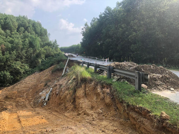 Theo Cục Quản lý đường bộ II: Sau khi xảy ra sự cố, đơn vị đã báo cáo tình hình với cấp trên và lên phương án khắc phục, sửa chữa. Hiện chúng tôi đang chờ lệnh xây dựng công trình khẩn cấp từ cấp trên.