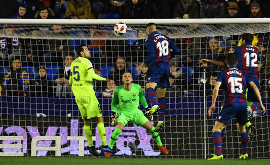 Barcelona đã thất bại 1-2 trước Levante ở lượt đi vòng 1/8 Cúp nhà Vua. (Ảnh: Reuters)