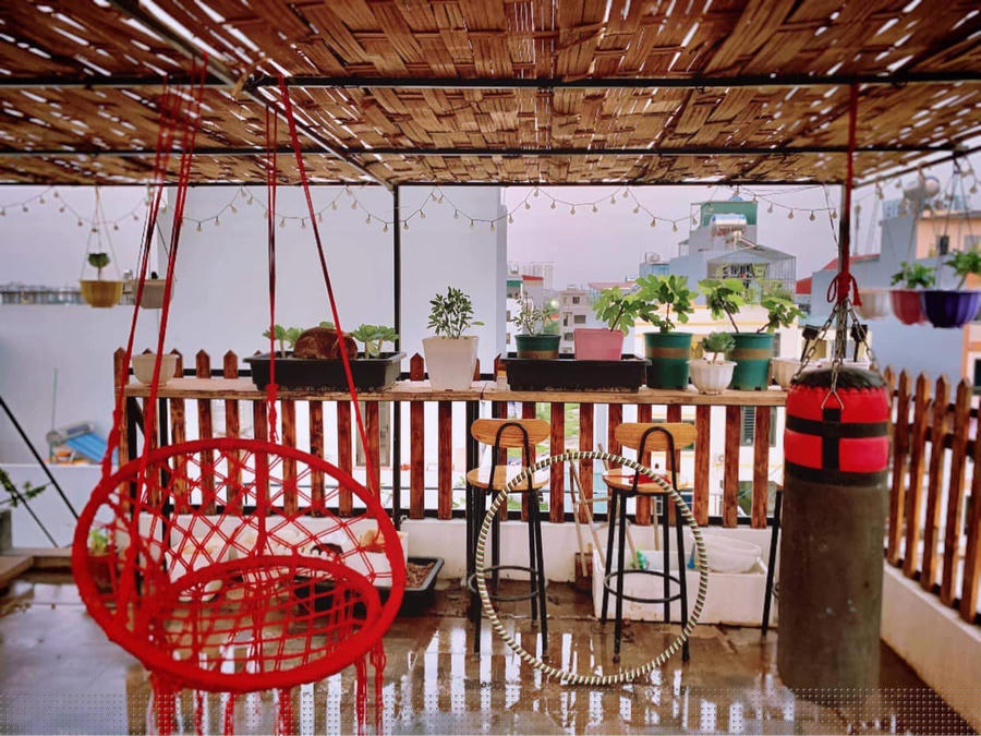 Không gian ở giữa quầy bar là nơi tập thể dục cho cả gia đình.