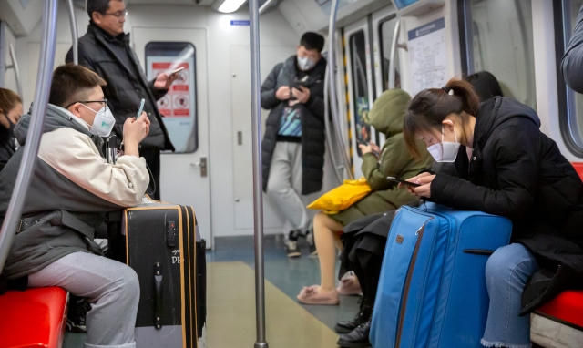 Tòa tối cao TQ cấm cảnh sát phạt người dân đưa tin về virus Corona, kể cả thông tin sai