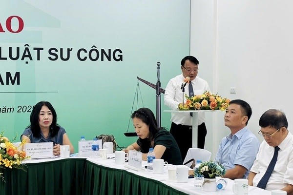 Luật sư Vũ Hữu Quý, Chủ nhiệm Đoàn Luật sư tỉnh Quảng Ninh phát biểu tại Hội thảo.