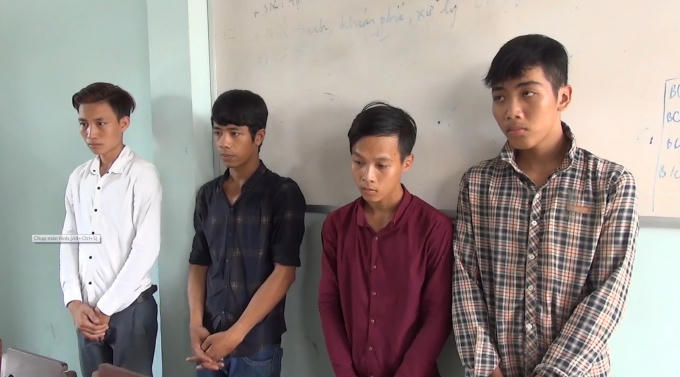 Bốn đối tượng tại cơ quan công an.