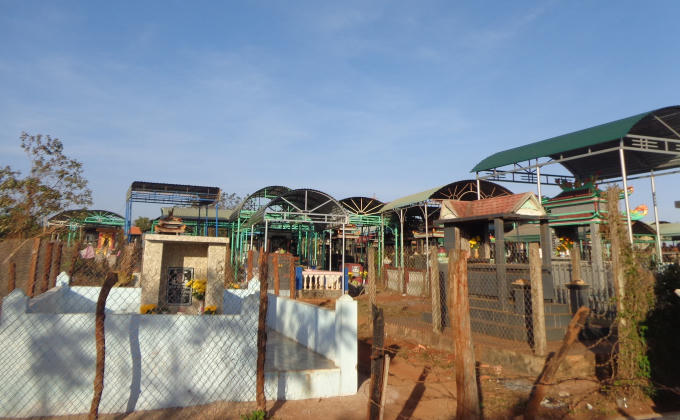 Nghĩa trang nhân dân tại thị trấn Nhơn Hoà (Chư Pưh, Gia Lai)