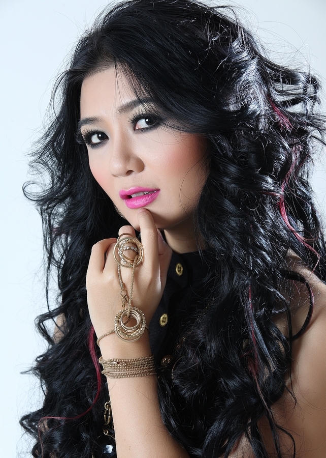Búp bê 8x Triệu Trang