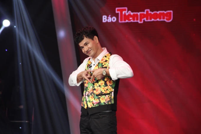 Hoa hậu Việt Nam 2016: Trấn Thành ôm chầm thí sinh giống Hoa hậu Nguyễn Thị Huyền để tỏ lòng ngưỡng mộ