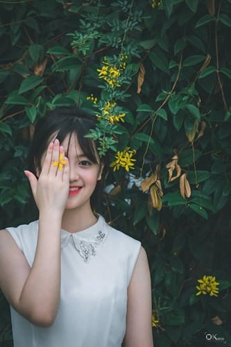&ldquo;Hot girl b&aacute;n b&aacute;nh mỳ&rdquo; xinh đẹp x&ocirc;n xao cư d&acirc;n mạng