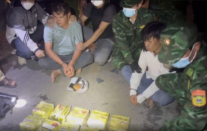 Trần Văn Sướng và Lý Minh Thương bị các lực lượng phối hợp bắt giữ cùng 30kg ma túy