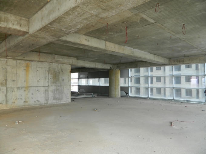 Với tổng vốn đầu tư lên đến gần 2.000 tỷ đồng, nhưng khởi công từ năm 2010 đến nay dự án vẫn chưa thể hoàn thành và đi vào sử dụng.