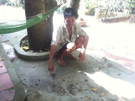 Chủ cơ sở du lịch thác Voi bên vết máu khô của con trai bị chém trọng thương