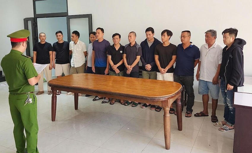 Từ tháng 5/2024 đến khi bị bắt, các đối tượng đã hoạt động tổ chức đánh bạc, đánh bạc với số tiền khoảng 2.000 tỷ đồng.